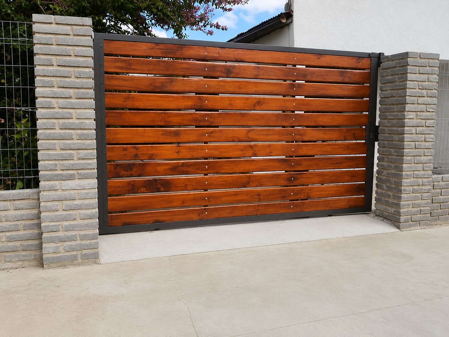 Puerta o portón de madera a medida, proyecto 38 de Carpintería Paredes en Lima