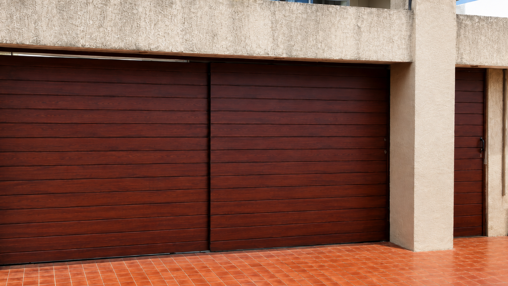 Puerta o portón de madera a medida, proyecto 33 de Carpintería Paredes en Lima