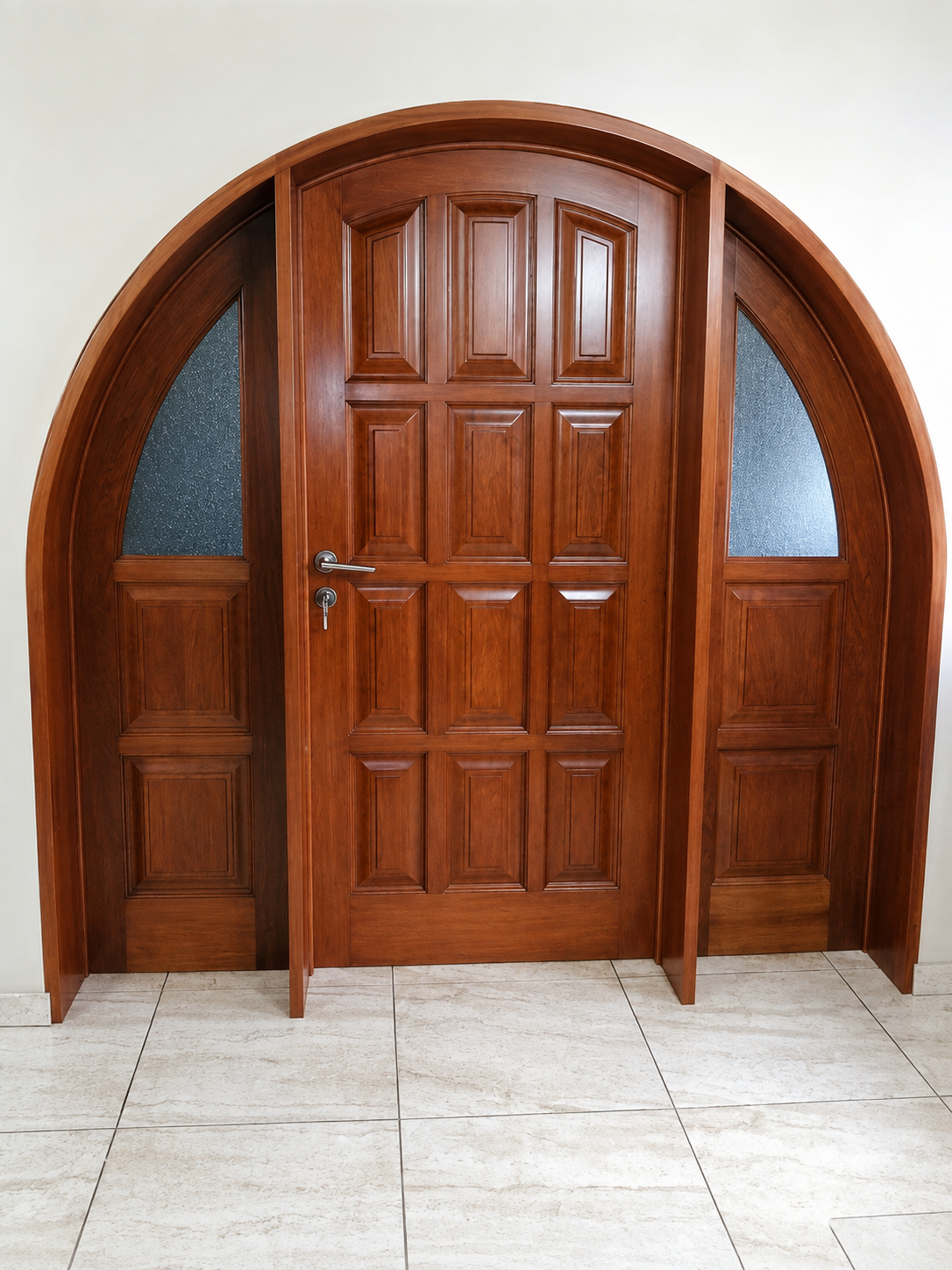 Puerta o portón de madera a medida, proyecto 28 de Carpintería Paredes en Lima