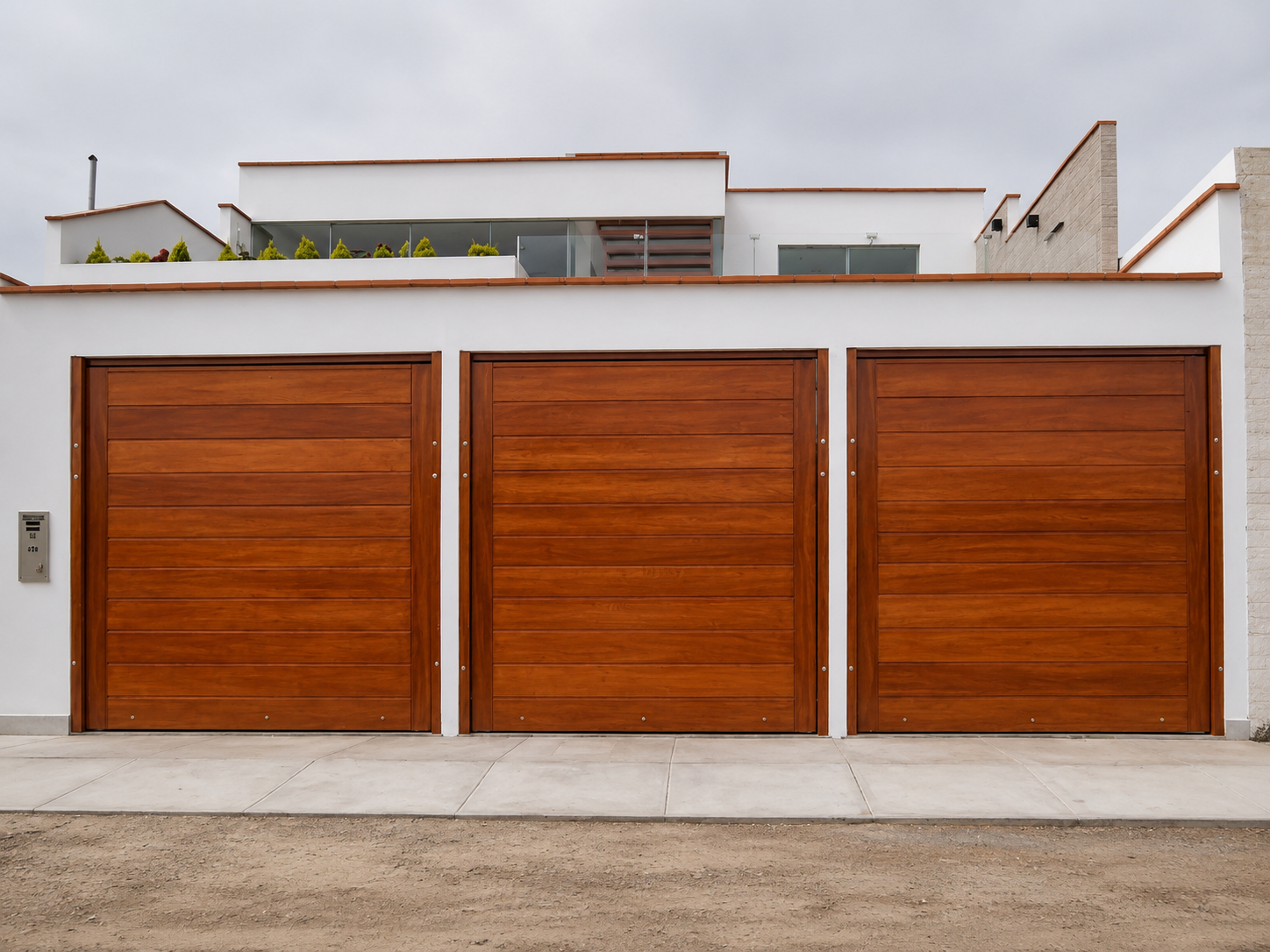 Puerta o portón de madera a medida, proyecto 17 de Carpintería Paredes en Lima
